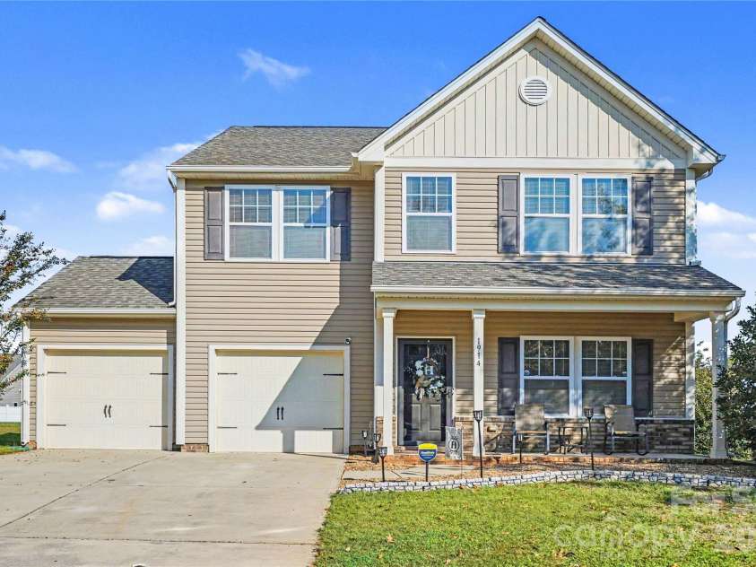 1914 Kingstree Drive, Monroe, NC 28112.  MLS# CAR4435690, YatesRealty ID 58071. 
