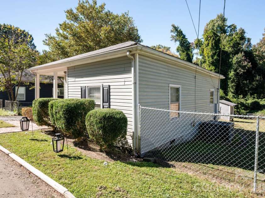 505 Birch Street, Lowell, NC 28098.  MLS# CAR4437100, YatesRealty ID 58076. 