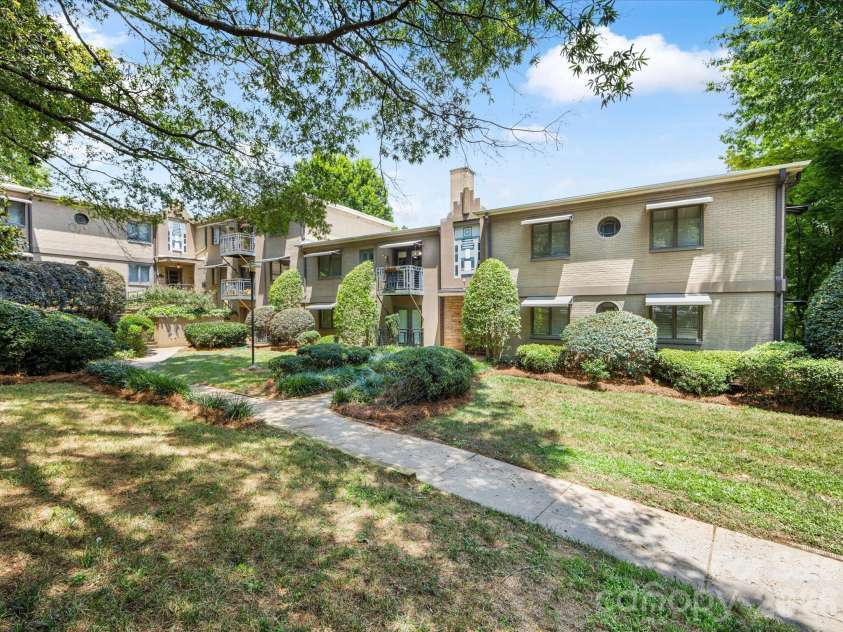 229 Dotger Avenue, Charlotte, NC 28207.  MLS# CAR4360978, YatesRealty ID 5808. 