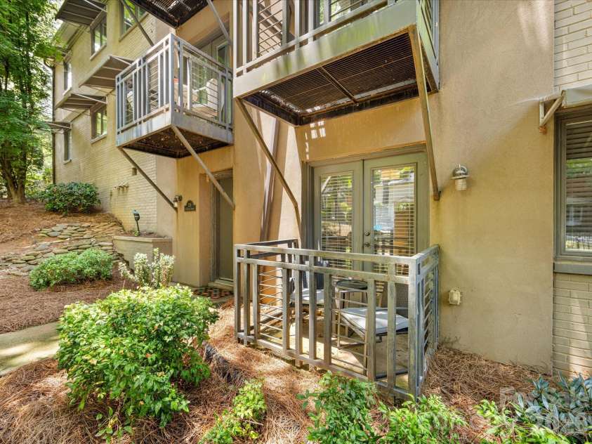 229 Dotger Avenue, Charlotte, NC 28207.  MLS# CAR4360978, YatesRealty ID 5808. 
