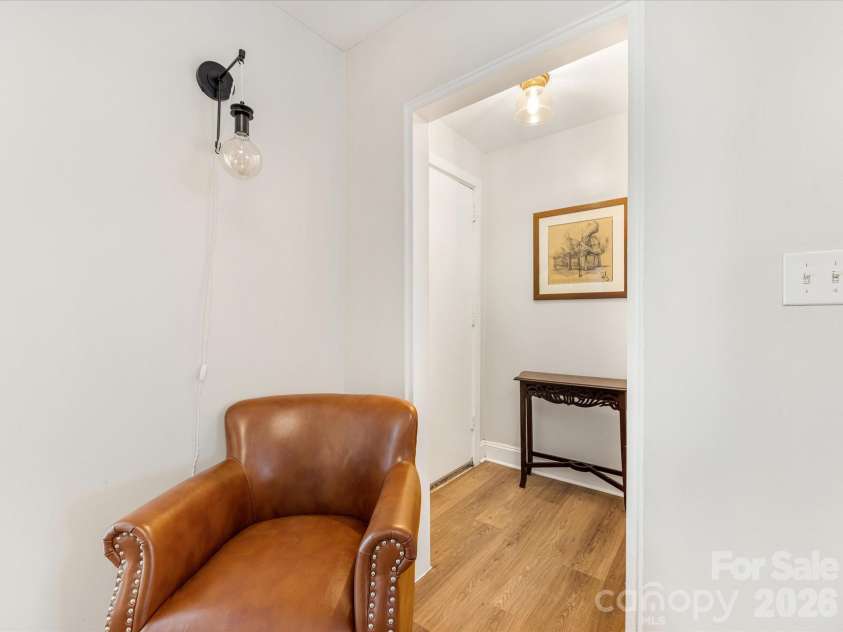 229 Dotger Avenue, Charlotte, NC 28207.  MLS# CAR4360978, YatesRealty ID 5808. 