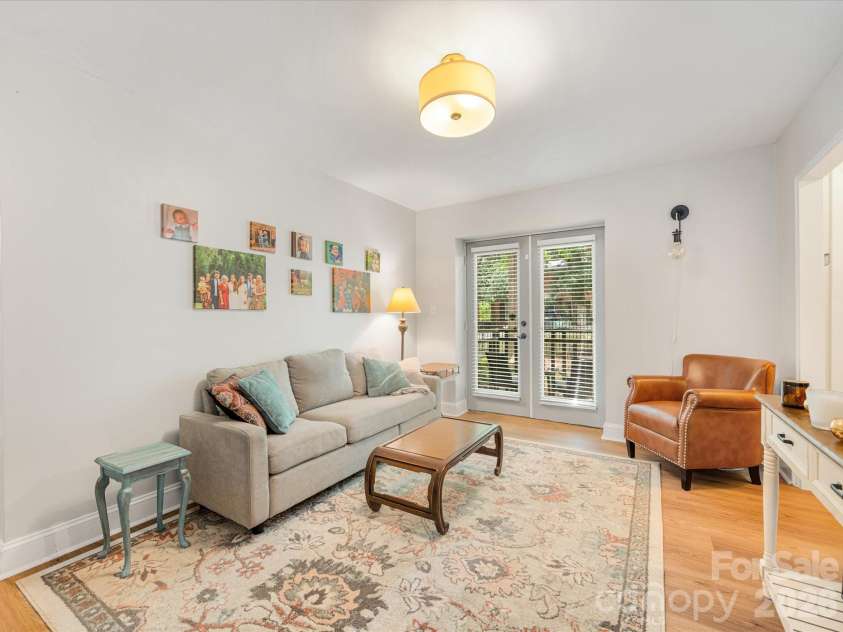229 Dotger Avenue, Charlotte, NC 28207.  MLS# CAR4360978, YatesRealty ID 5808. 