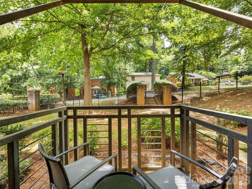 229 Dotger Avenue, Charlotte, NC 28207.  MLS# CAR4360978, YatesRealty ID 5808. 