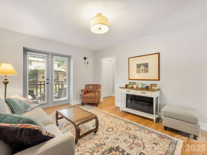 229 Dotger Avenue, Charlotte, NC 28207.  MLS# CAR4360978, YatesRealty ID 5808. 