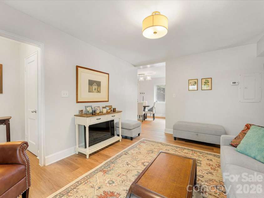 229 Dotger Avenue, Charlotte, NC 28207.  MLS# CAR4360978, YatesRealty ID 5808. 