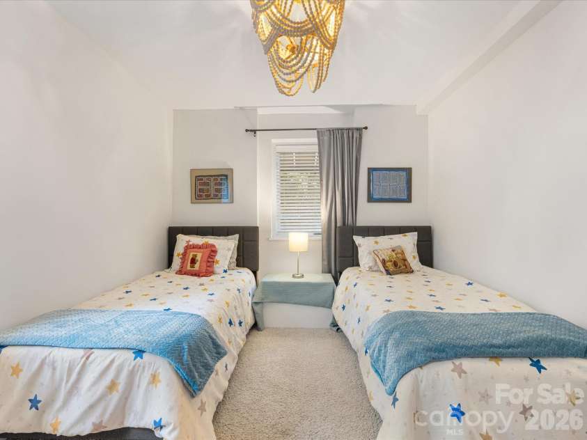 229 Dotger Avenue, Charlotte, NC 28207.  MLS# CAR4360978, YatesRealty ID 5808. 