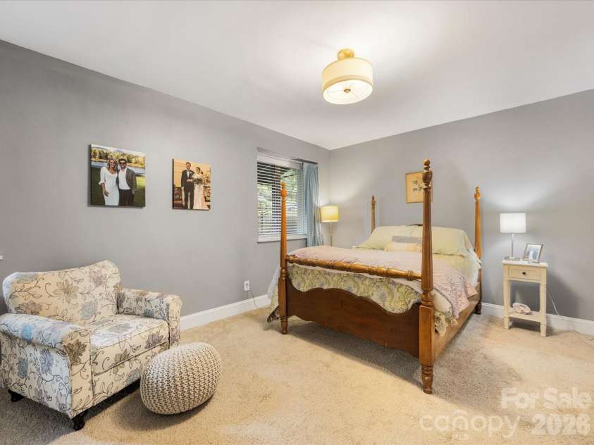 229 Dotger Avenue, Charlotte, NC 28207.  MLS# CAR4360978, YatesRealty ID 5808. 