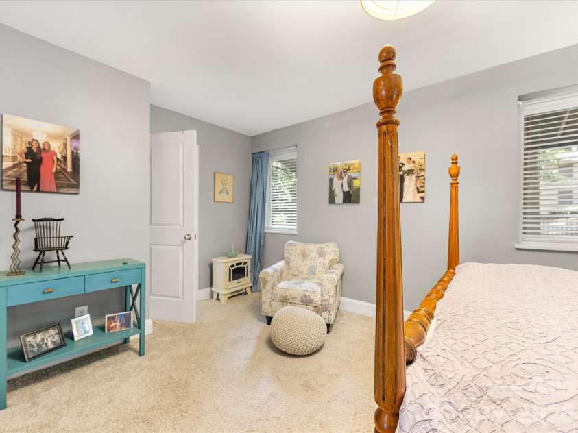 229 Dotger Avenue, Charlotte, NC 28207.  MLS# CAR4360978, YatesRealty ID 5808. 