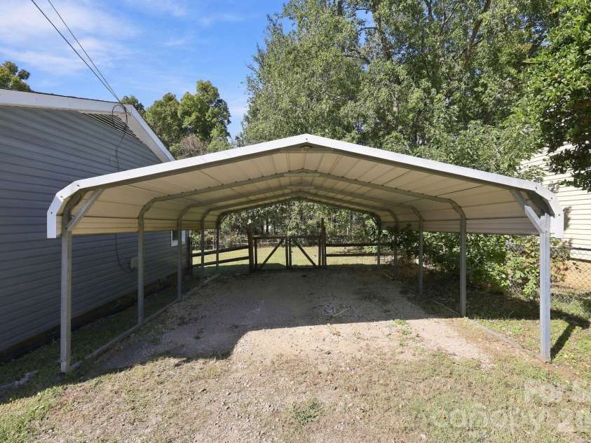 1202 Ridgewood Drive, Concord, NC 28027.  MLS# CAR4436535, YatesRealty ID 58084. 