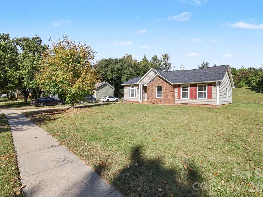 5929 Old Meadow Road, Charlotte, NC 28227.  MLS# CAR4436993, YatesRealty ID 58090. 