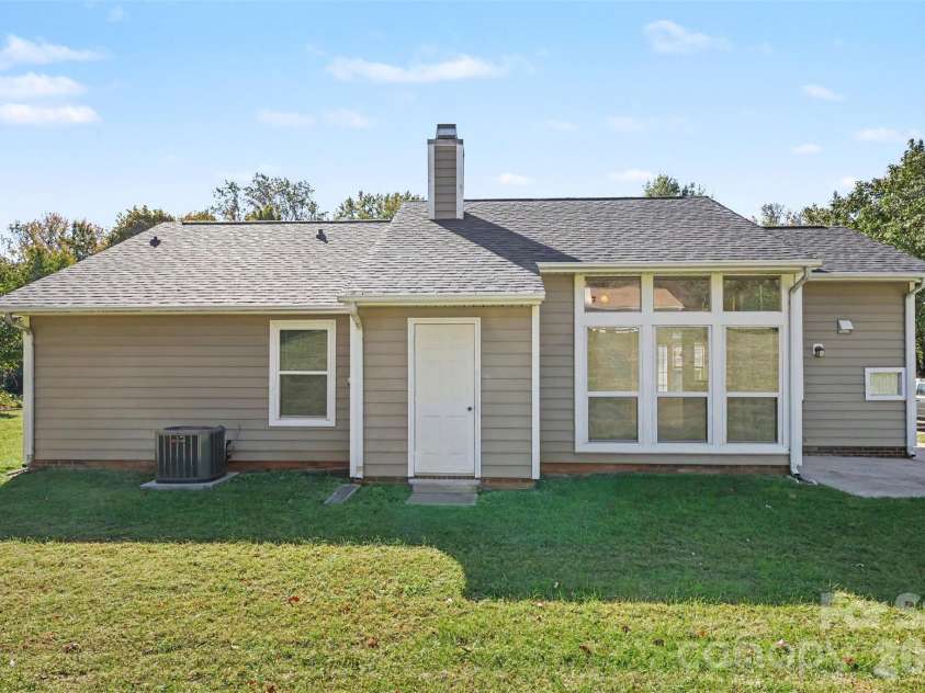 5929 Old Meadow Road, Charlotte, NC 28227.  MLS# CAR4436993, YatesRealty ID 58090. 