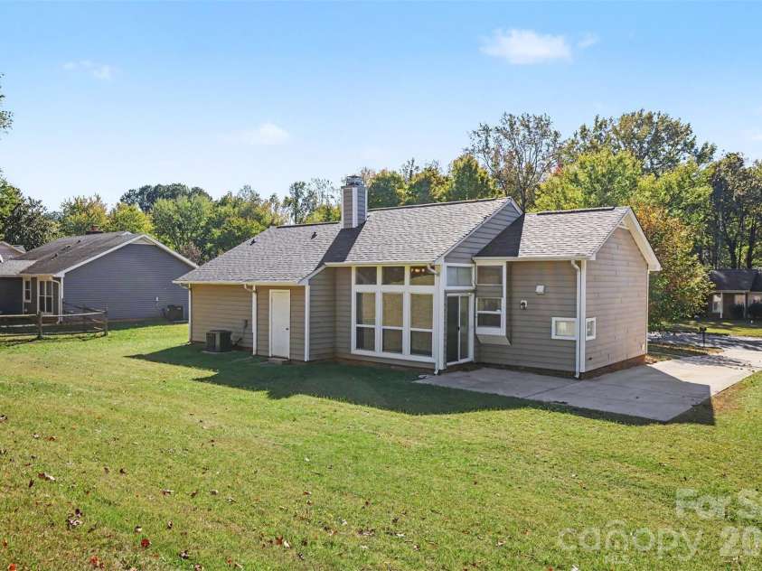 5929 Old Meadow Road, Charlotte, NC 28227.  MLS# CAR4436993, YatesRealty ID 58090. 