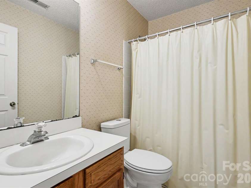 5929 Old Meadow Road, Charlotte, NC 28227.  MLS# CAR4436993, YatesRealty ID 58090. Bath 2
