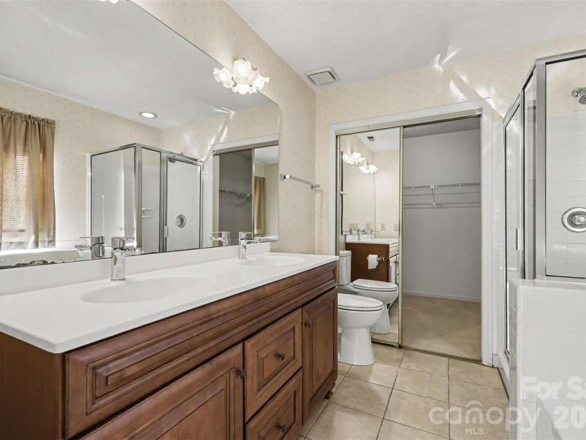 5929 Old Meadow Road, Charlotte, NC 28227.  MLS# CAR4436993, YatesRealty ID 58090. Primary bath