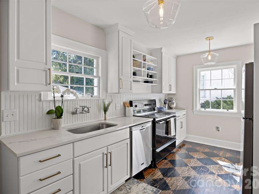 1922 Club Road, Charlotte, NC 28205.  MLS# CAR4436847, YatesRealty ID 58094. 
