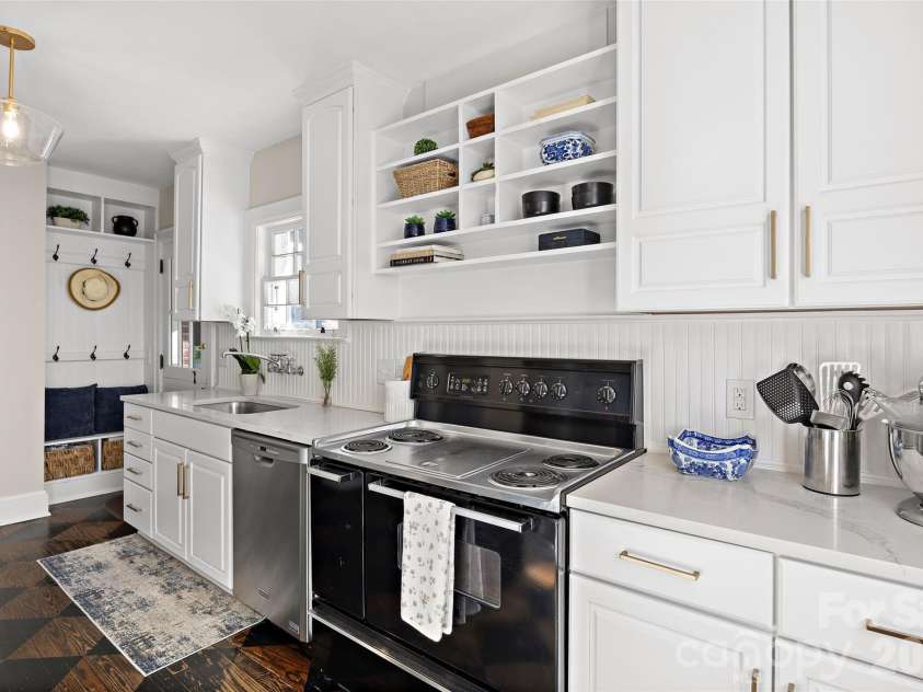 1922 Club Road, Charlotte, NC 28205.  MLS# CAR4436847, YatesRealty ID 58094. 