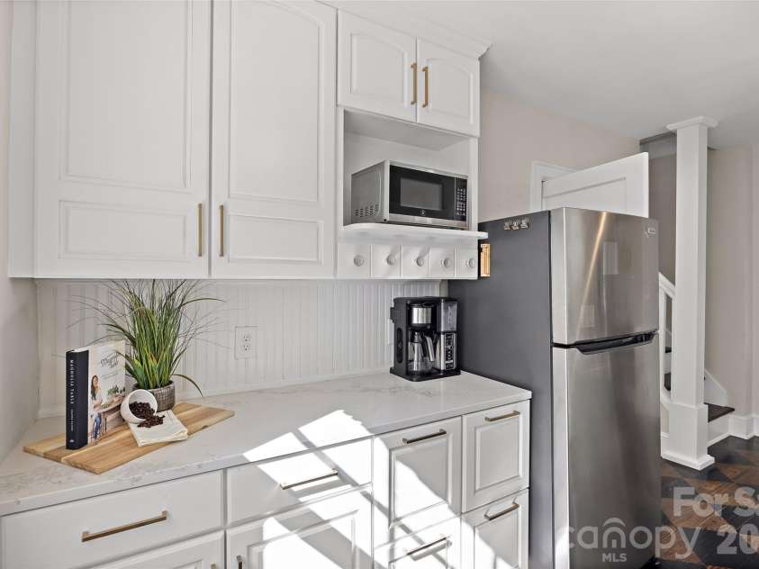 1922 Club Road, Charlotte, NC 28205.  MLS# CAR4436847, YatesRealty ID 58094. 