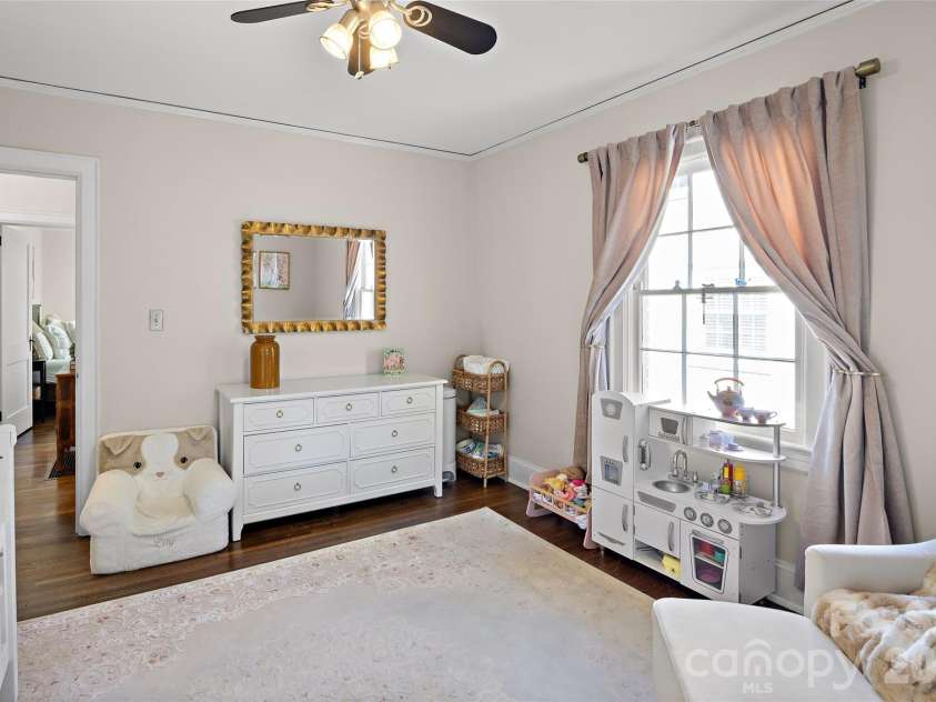 1922 Club Road, Charlotte, NC 28205.  MLS# CAR4436847, YatesRealty ID 58094. 