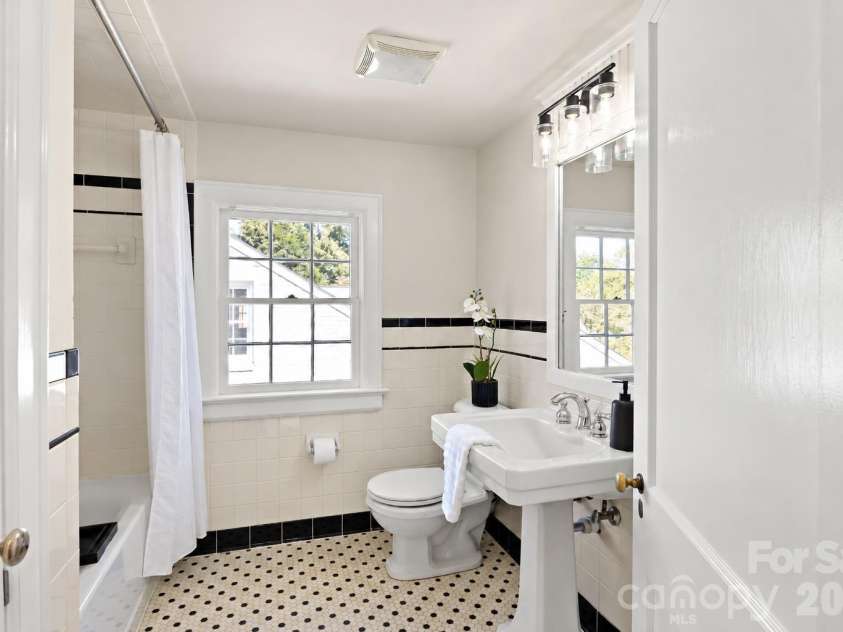 1922 Club Road, Charlotte, NC 28205.  MLS# CAR4436847, YatesRealty ID 58094. 