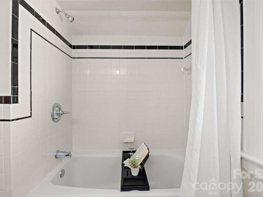 1922 Club Road, Charlotte, NC 28205.  MLS# CAR4436847, YatesRealty ID 58094. 