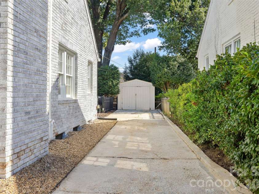 1922 Club Road, Charlotte, NC 28205.  MLS# CAR4436847, YatesRealty ID 58094. 