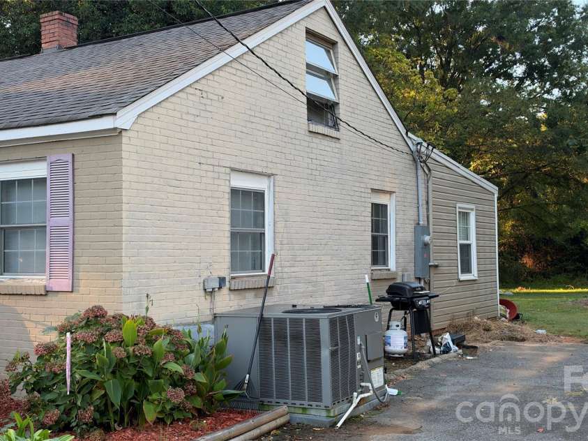 523 28th Street, Charlotte, NC 28206.  MLS# CAR4435837, YatesRealty ID 58096. 