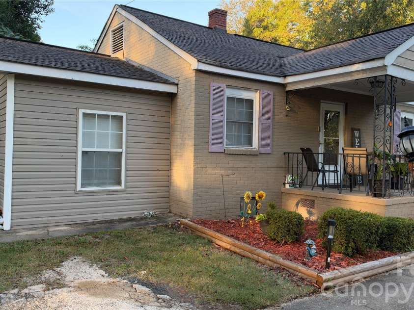523 28th Street, Charlotte, NC 28206.  MLS# CAR4435837, YatesRealty ID 58096. 
