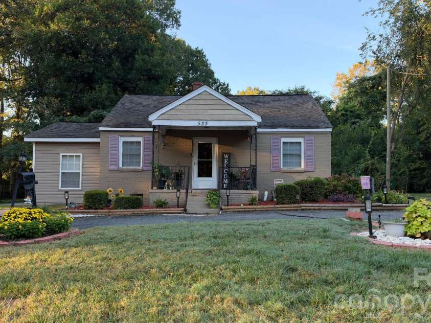 523 28th Street, Charlotte, NC 28206.  MLS# CAR4435837, YatesRealty ID 58096. Front of house