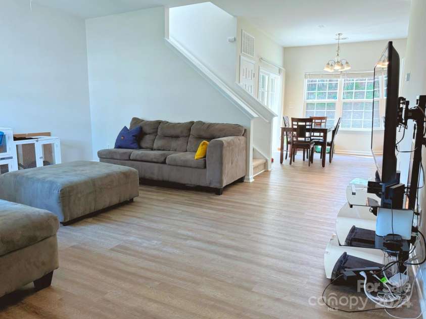 10334 Gold Pan Road, Charlotte, NC 28215.  MLS# CAR4167370, YatesRealty ID 581. 