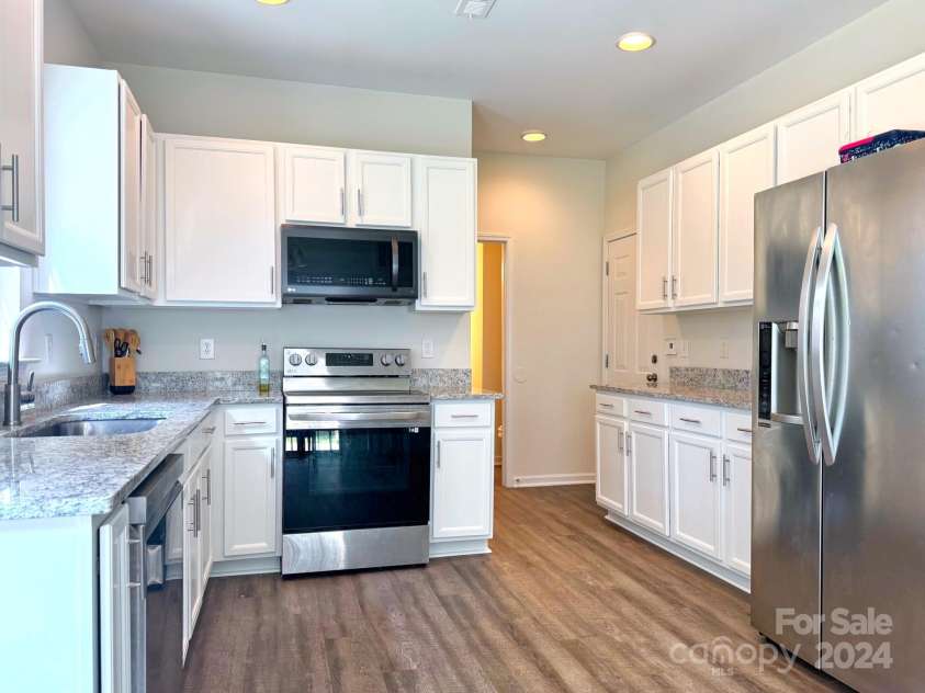 10334 Gold Pan Road, Charlotte, NC 28215.  MLS# CAR4167370, YatesRealty ID 581. 