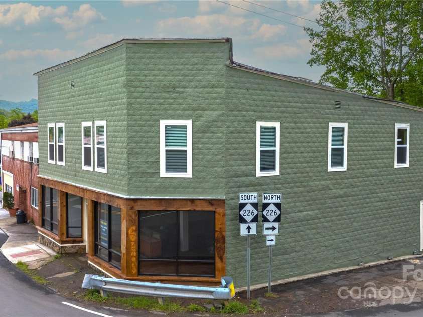 23 N 226 Highway, Bakersville, NC 28705.  MLS# CAR4318730, YatesRealty ID 581. 