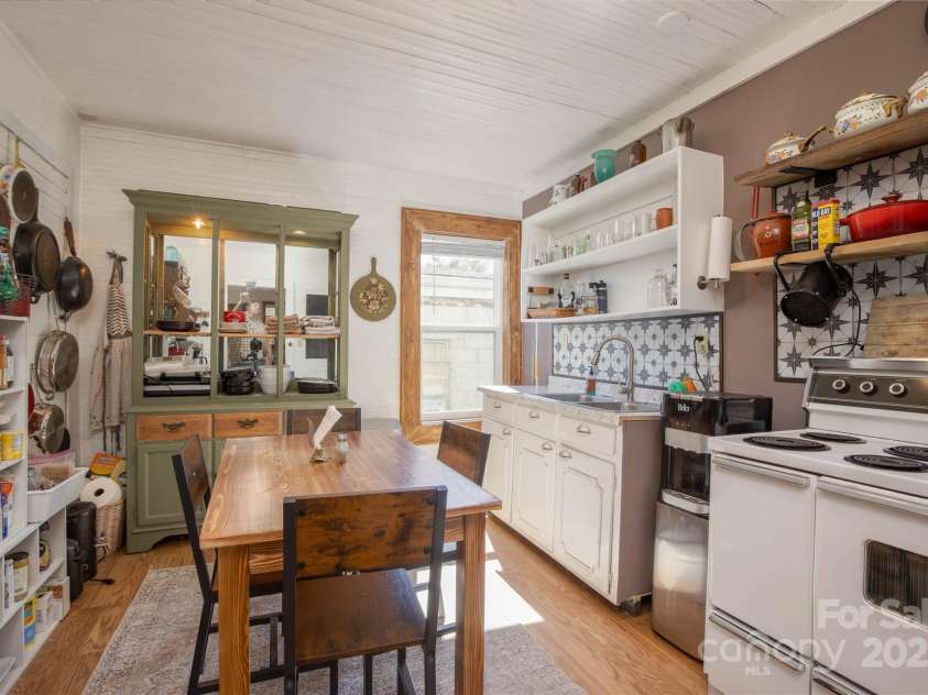 23 N 226 Highway, Bakersville, NC 28705.  MLS# CAR4318730, YatesRealty ID 581. 