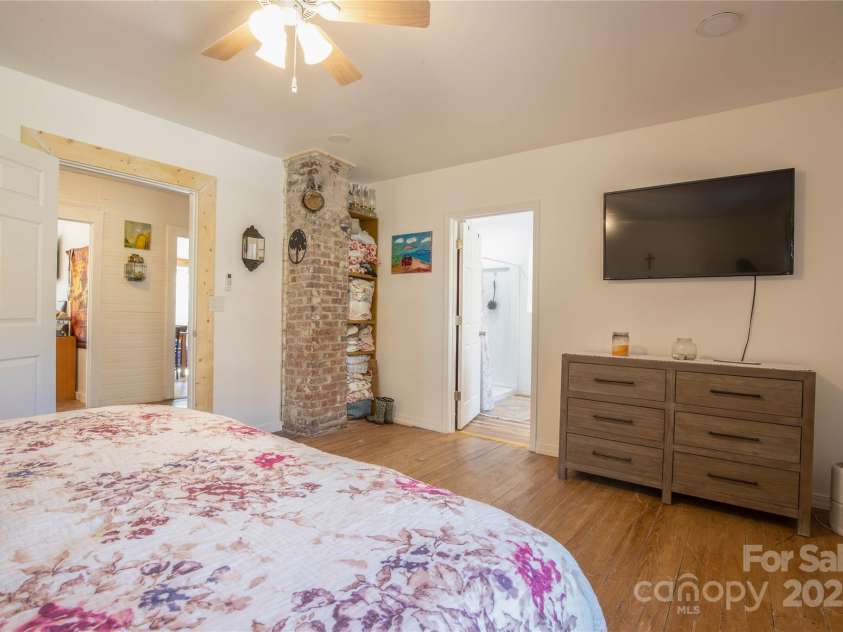 23 N 226 Highway, Bakersville, NC 28705.  MLS# CAR4318730, YatesRealty ID 581. 