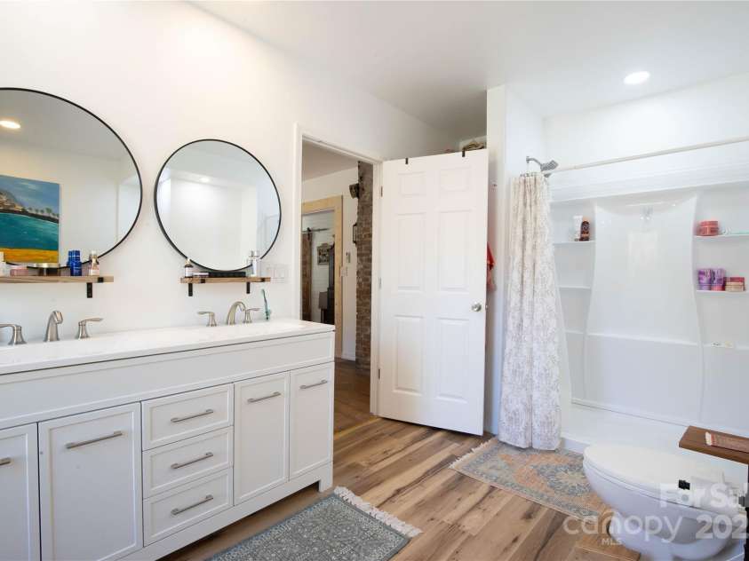 23 N 226 Highway, Bakersville, NC 28705.  MLS# CAR4318730, YatesRealty ID 581. 