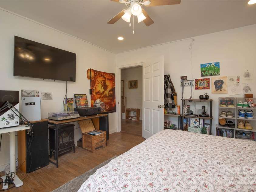 23 N 226 Highway, Bakersville, NC 28705.  MLS# CAR4318730, YatesRealty ID 581. 