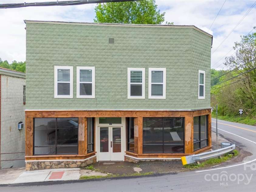 23 N 226 Highway, Bakersville, NC 28705.  MLS# CAR4318730, YatesRealty ID 581. 