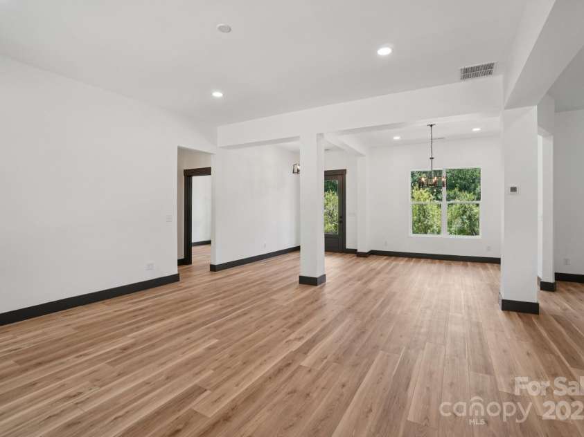 86 Point Hope Lane, Hendersonville, NC 28792.  MLS# CAR4264564, YatesRealty ID 581. 