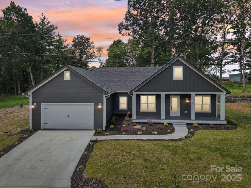 86 Point Hope Lane, Hendersonville, NC 28792.  MLS# CAR4264564, YatesRealty ID 581. 