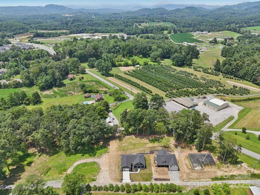 86 Point Hope Lane, Hendersonville, NC 28792.  MLS# CAR4264564, YatesRealty ID 581. 