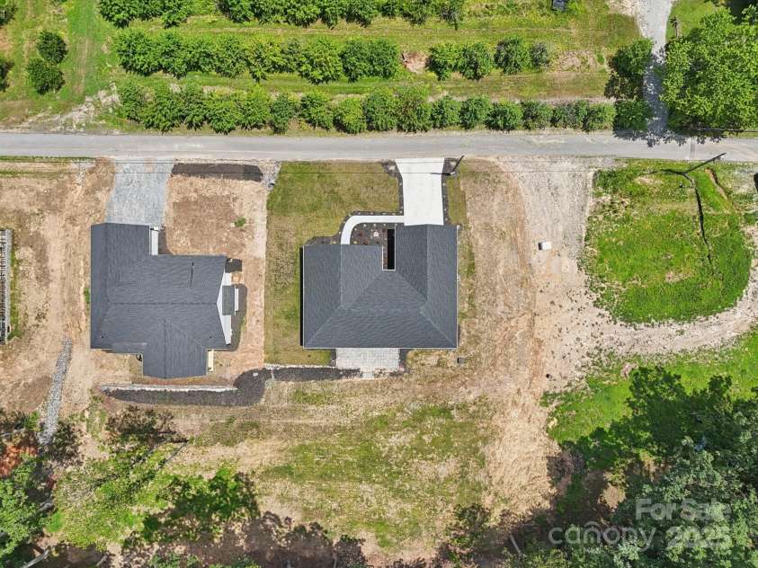 86 Point Hope Lane, Hendersonville, NC 28792.  MLS# CAR4264564, YatesRealty ID 581. 