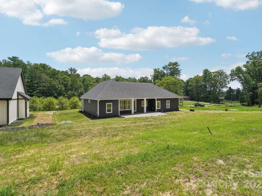 86 Point Hope Lane, Hendersonville, NC 28792.  MLS# CAR4264564, YatesRealty ID 581. 