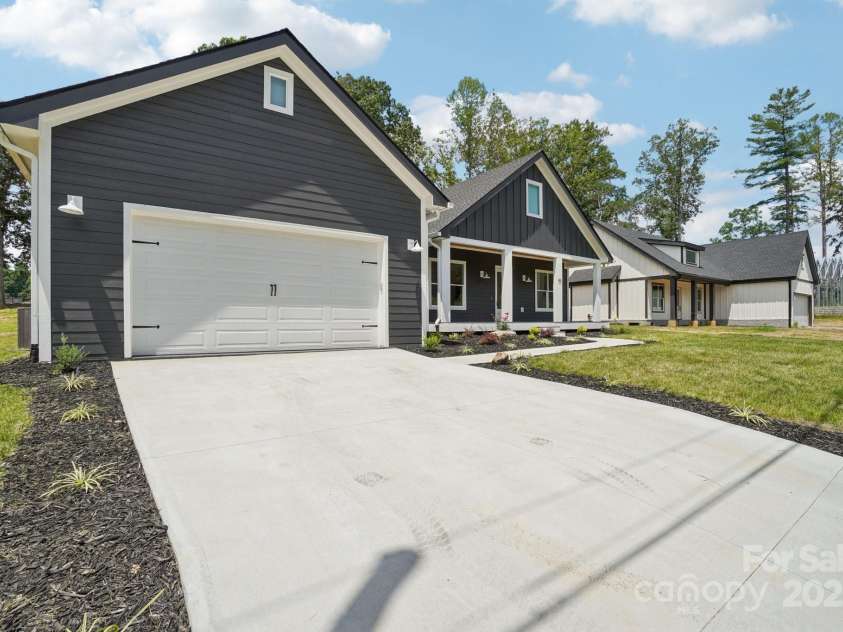 86 Point Hope Lane, Hendersonville, NC 28792.  MLS# CAR4264564, YatesRealty ID 581. 