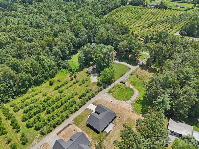 86 Point Hope Lane, Hendersonville, NC 28792.  MLS# CAR4264564, YatesRealty ID 581. 