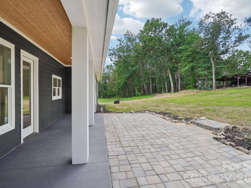 86 Point Hope Lane, Hendersonville, NC 28792.  MLS# CAR4264564, YatesRealty ID 581. 