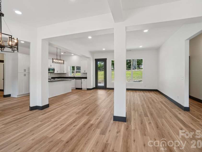 86 Point Hope Lane, Hendersonville, NC 28792.  MLS# CAR4264564, YatesRealty ID 581. 