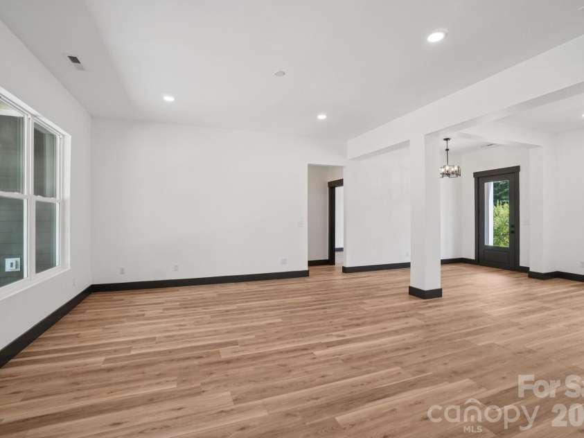 86 Point Hope Lane, Hendersonville, NC 28792.  MLS# CAR4264564, YatesRealty ID 581. 
