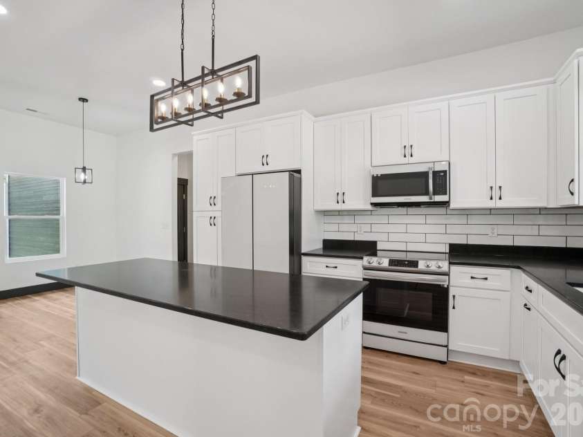 86 Point Hope Lane, Hendersonville, NC 28792.  MLS# CAR4264564, YatesRealty ID 581. 