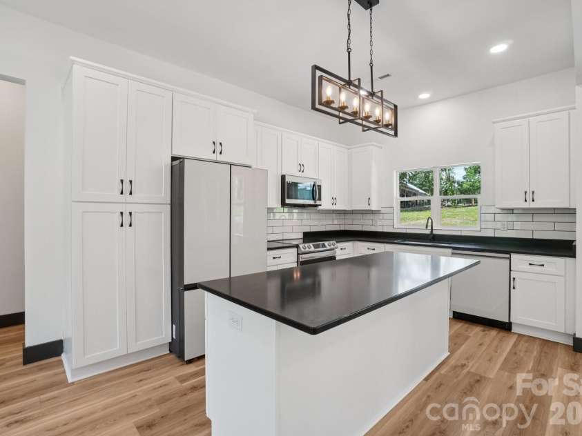 86 Point Hope Lane, Hendersonville, NC 28792.  MLS# CAR4264564, YatesRealty ID 581. 