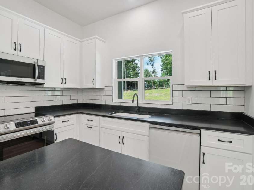 86 Point Hope Lane, Hendersonville, NC 28792.  MLS# CAR4264564, YatesRealty ID 581. 