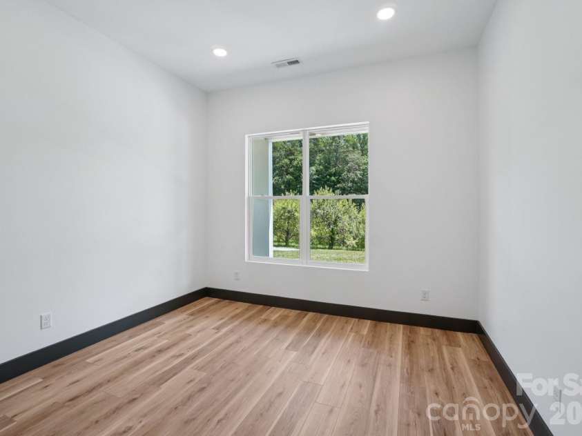 86 Point Hope Lane, Hendersonville, NC 28792.  MLS# CAR4264564, YatesRealty ID 581. 